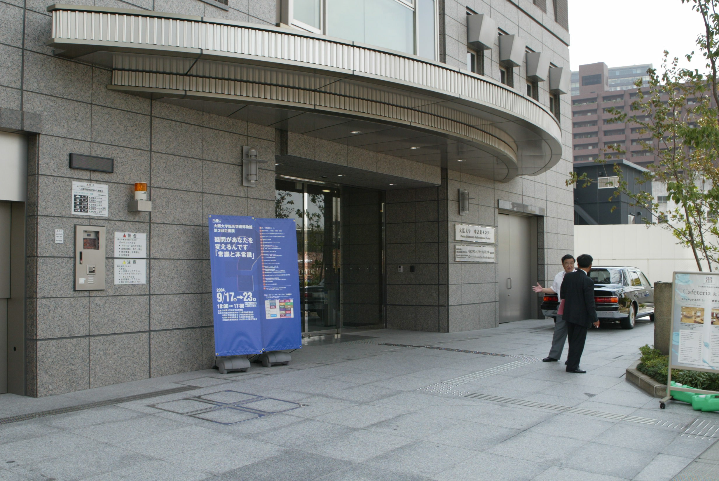 049 001